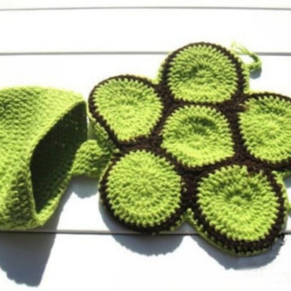 0-4 Month Soft Knit Green Turtle Onsie with Beanie - Picture 2 of 3